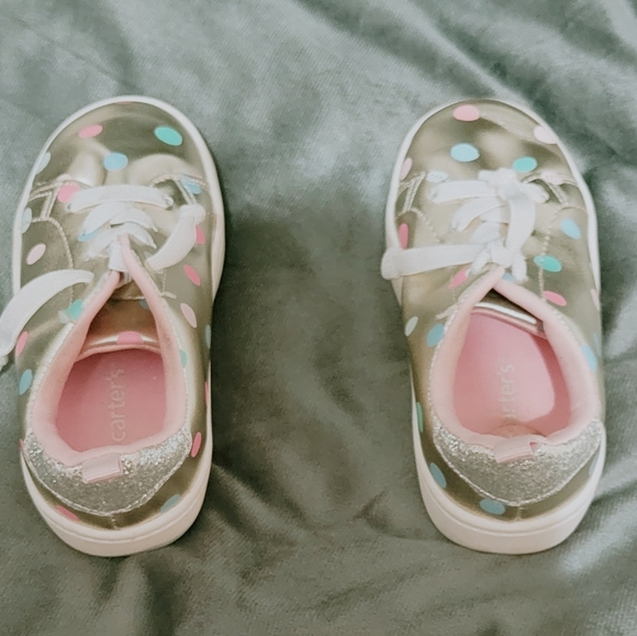 Used Metallic Gold shoe w/ polka dots - Picture 2 of 6